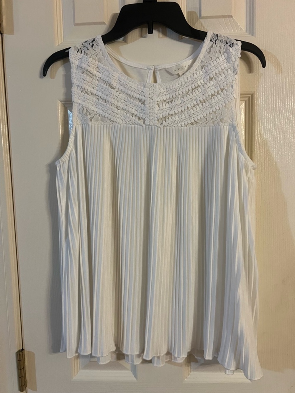 Adiva White Lace Yoke Pleated Camisole